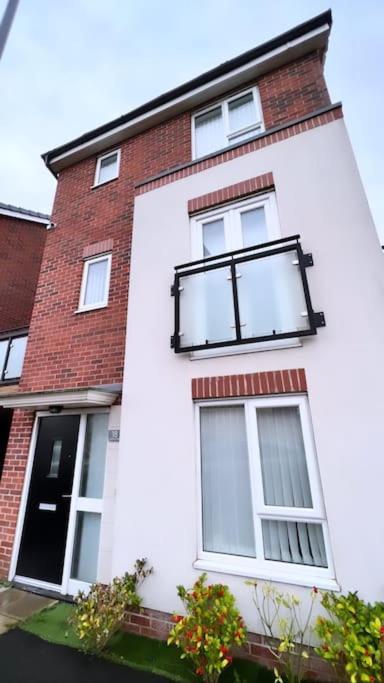 3 Stories, 5 Bedroom House In Prime Location With Balcony And Shared Garden Liverpool Exterior foto