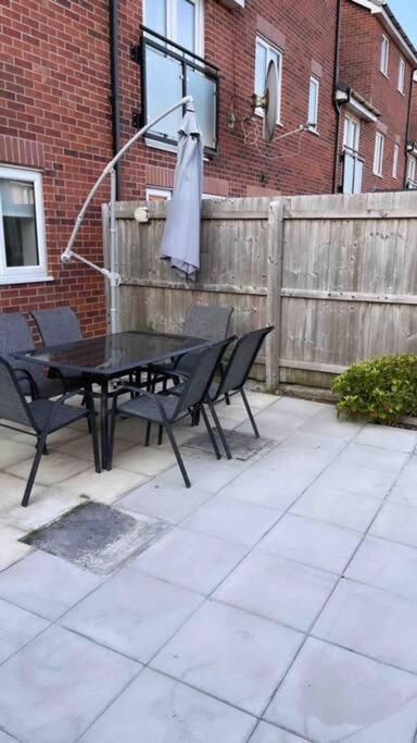 3 Stories, 5 Bedroom House In Prime Location With Balcony And Shared Garden Liverpool Exterior foto