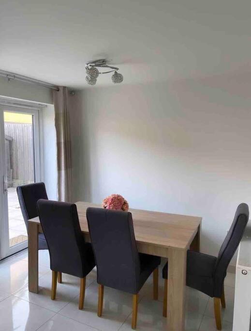 3 Stories, 5 Bedroom House In Prime Location With Balcony And Shared Garden Liverpool Exterior foto