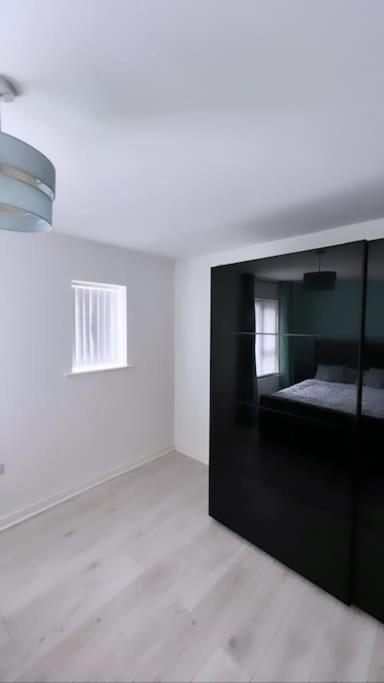 3 Stories, 5 Bedroom House In Prime Location With Balcony And Shared Garden Liverpool Exterior foto