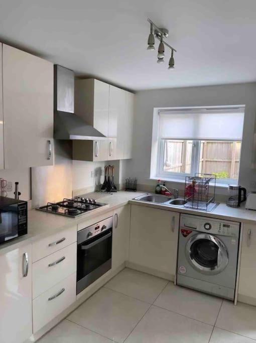 3 Stories, 5 Bedroom House In Prime Location With Balcony And Shared Garden Liverpool Exterior foto