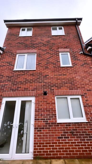 3 Stories, 5 Bedroom House In Prime Location With Balcony And Shared Garden Liverpool Exterior foto